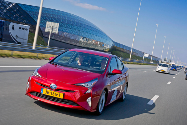 Toyota Prius Plantooning dynamic front