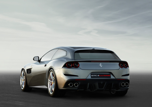 Ferrari GTC4 Lusso 3kwback