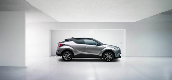 Toyota C-HR Geneva side