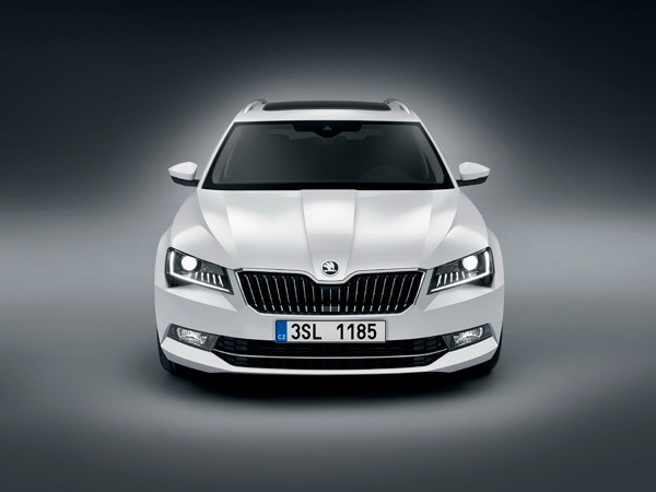 Skoda Superb Combi front