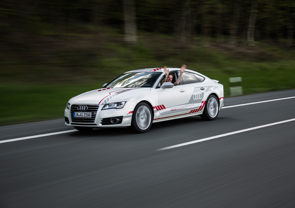 Audi A7 Piloted driving concept 3kwfront dyn2