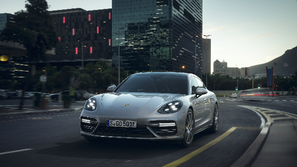 Porsche-Panamera-Hybrid-groningen-05