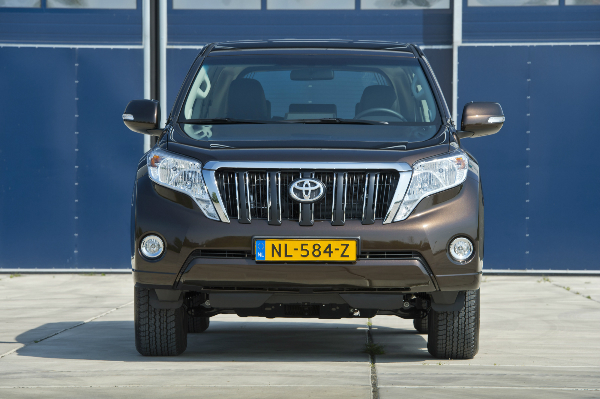 Toyota-Land-Cruiser-Challenger-groningen-04