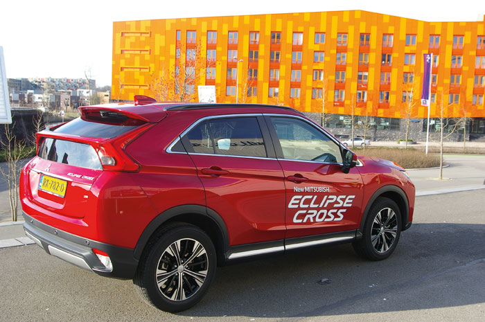 Eclipse-Cross-driekwart-achter-02