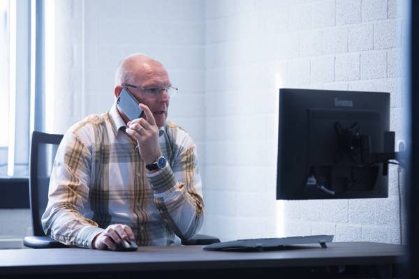 BWS-Bernhard Rozema aan de telefoon-web