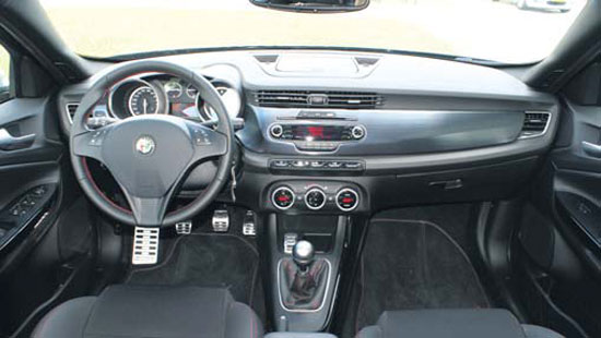 Alfa Romeo Giulietta interieur