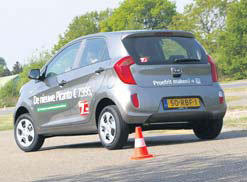 Kia Picanto test slalom2