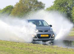 Kia Picanto test waterbak