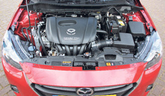 Mazda2 test motorcompartiment