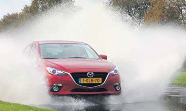 Mazda3 testverslag waterbak