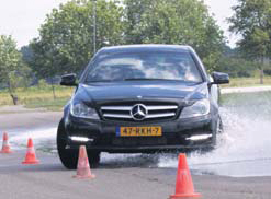 Mercedes-Benz C Klasse Coupe test slalom