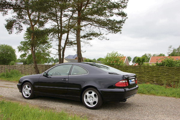 Mercedes-Benz-CLK430 3kwback