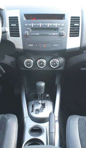 Mitsubishi Outlander 2010 testverslag middenconsole