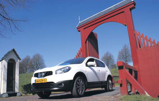 Nissan Qashqai 1.6 test side