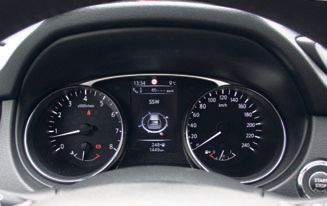 Nissan X-Trail 2015 clocks