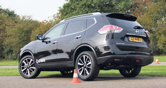 Nissan X-Trail 2015 slalom2