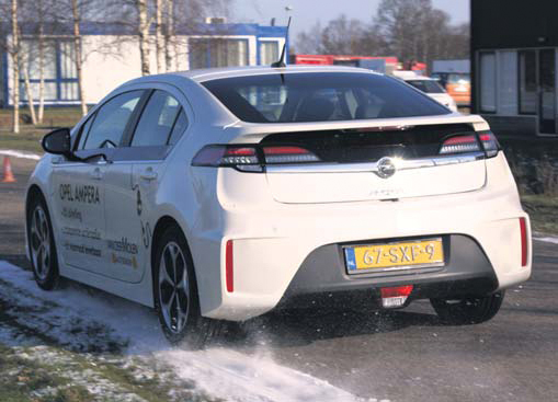 Opel Ampera test back