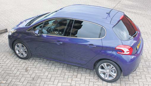 Peugeot 208 test top