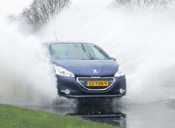 Peugeot 208 test waterbak