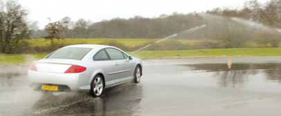 Peugeot 407 coupe test slipvlak