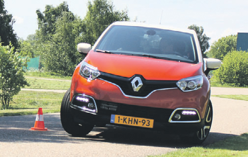 Renault Captur test slalom1