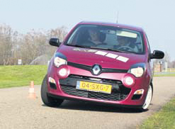 Renault Twingo 1.2 16V test slalom
