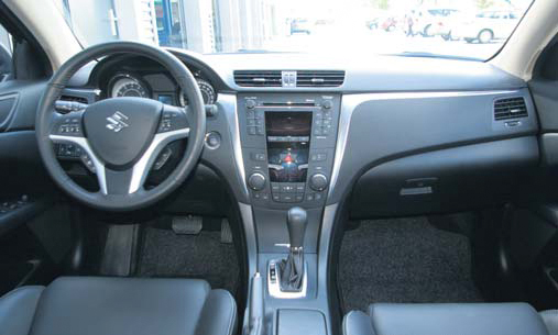 Suzuki Kizashi test interieur