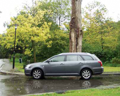 Toyota Avensis test zijkant