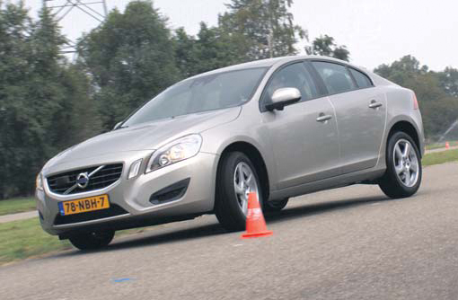 Volvo S60 test slalom front