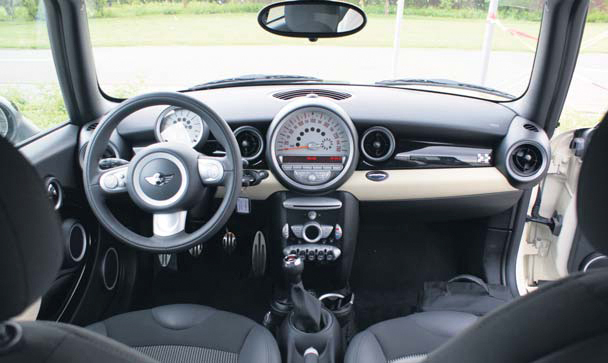 MINI Clubman JCW test dash