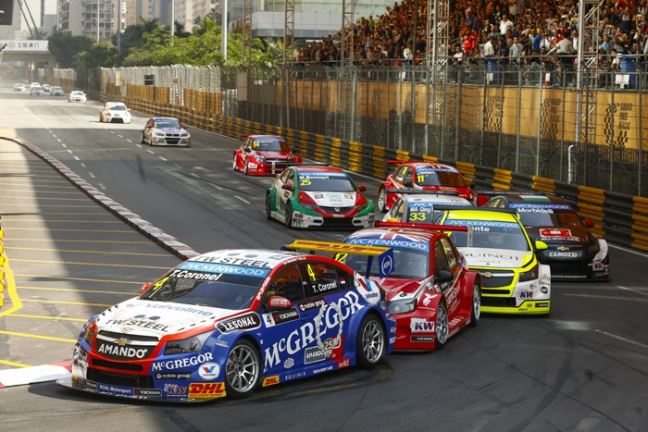 Coureur Tom Coronel dik tevreden na geslaagd WTCC-seizoen 2014