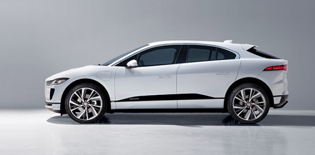 JAGUAR I-PACE bekroond tot BESTE SUV met &#039;GOLDENES LENKRAD&#039;