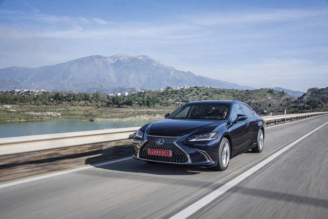 Lexus ES 300h nu bij de dealer