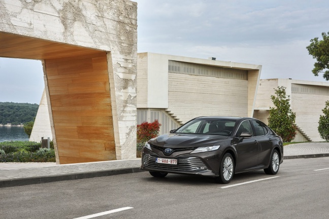 Toyota introduceert de nieuwe Camry Hybrid