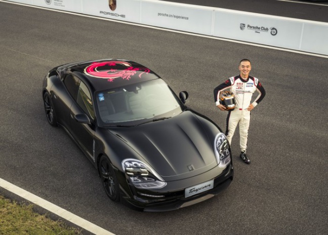 Triple Demo Run met Porsche Taycan trapt af in Shanghai