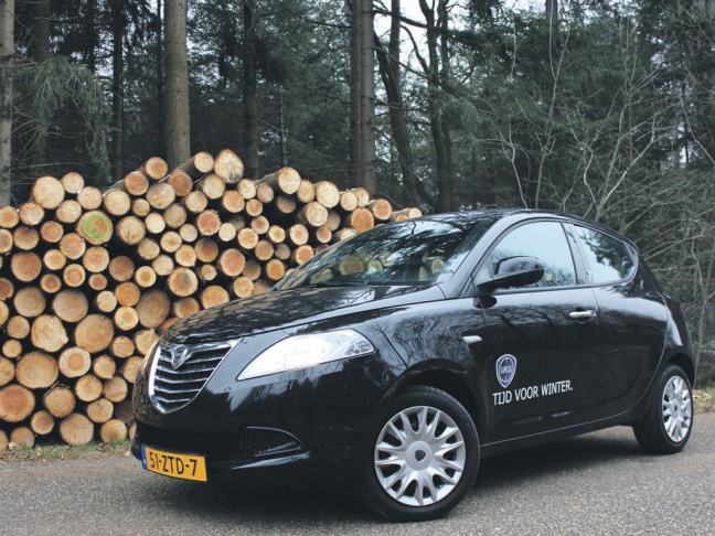 Lancia Ypsilon TwinAir Turbo 85 pk Silver Plus