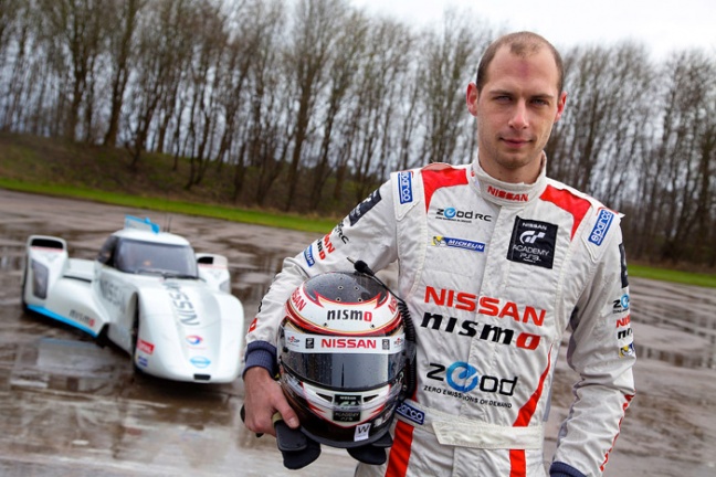 Winnaar GT Academy achter stuur van Nissan ZEOD RC op Le Mans