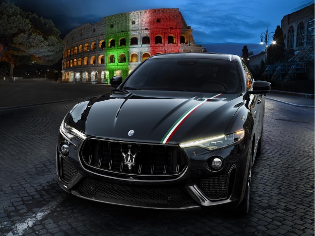 Maserati en de Italiaanse driekleur: met de hand aangebracht