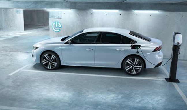 PEUGEOT 508 HYBRID EN 508 SW HYBRID