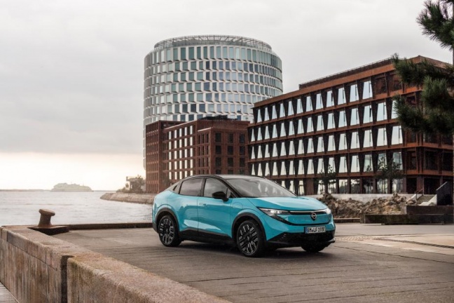 Nieuwe Nissan LEAF gaat de weg op met aerodynamisch design, geavanceerde technologie en tot 622 km actieradius