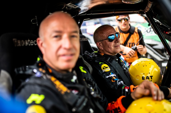 De kop is eraf voor Tim en Tom Coronel