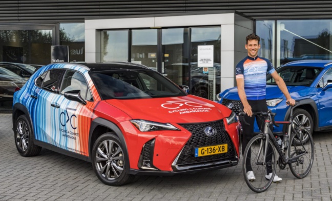 Duurzame match: CYCLING 4 CLIMATE-AMBASSADEUR MAARTEN TJALLINGII STAPT IN LEXUS UX HYBRID