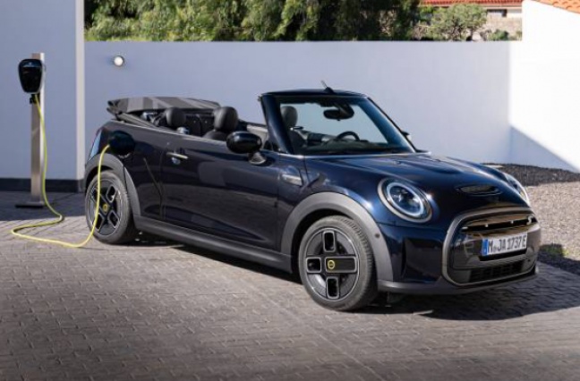 Premi&egrave;re van de eerste MINI Electric Cabrio: lichtmetalen velgen gemaakt van 100 procent gerecycled aluminium