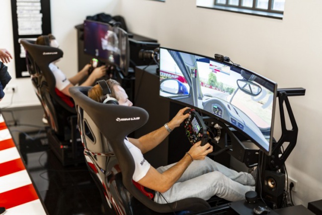 Porsche boekt winst met debuterend esports-raceteam