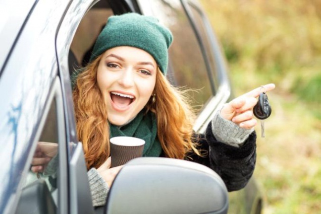 In een auto rijden zonder autorijbewijs? Zo doe je dat! 