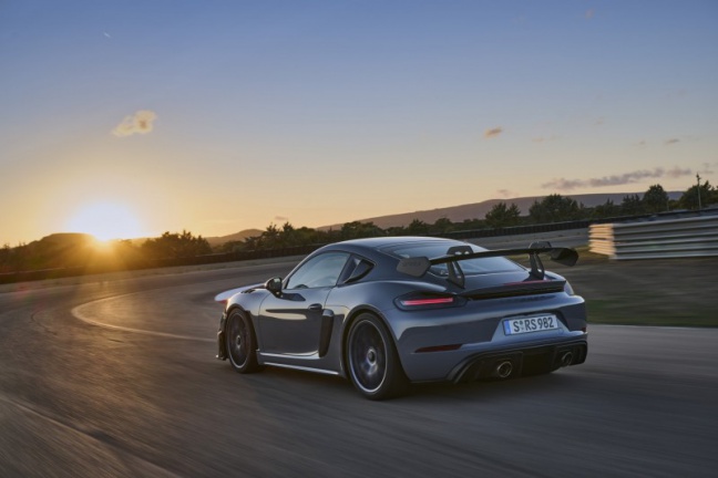 Porsche 718 Cayman GT4 RS: bomvol Rennsport-genen