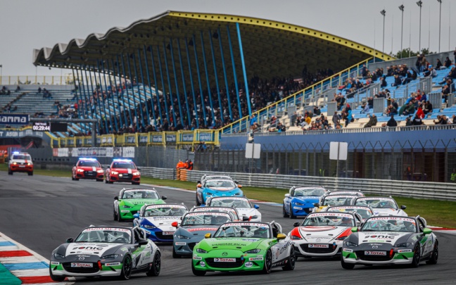 MAZDA MX-5 CUP zorgt voor ultiem raceplezier tijdens GAMMA RACING DAYS OP TT CIRCUIT ASSEN