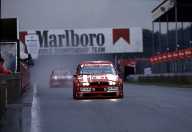 Alfa Romeo 155 DTM in actie tijdens het Spettacolo Sportivo