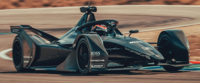 Porsche maakt kilometers met Formule E-racer