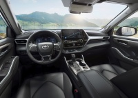 Toyota Highlander bijgepunt voor modeljaar 2023: nieuw infotainment, groot digitaal instrumentarium en verbeterde connectiviteit